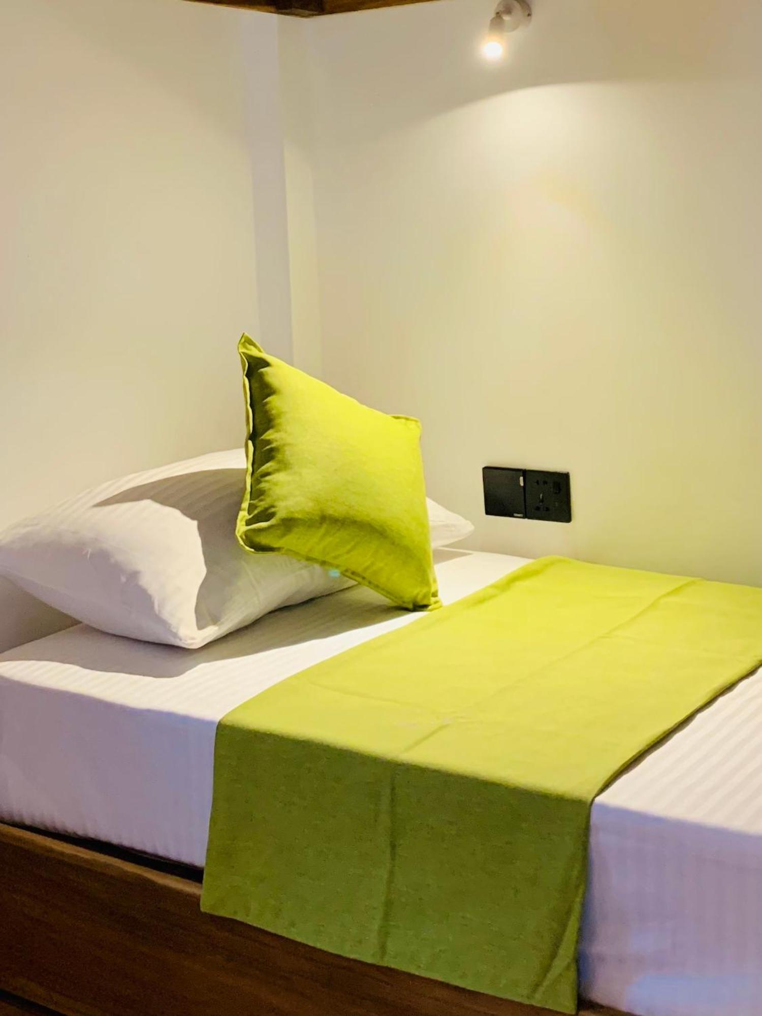 Breeze Bay Villa Диквела Екстериор снимка